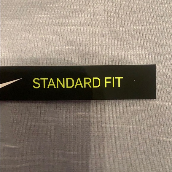 Women’s Nike Drifit Shirt - Picture 4 of 5